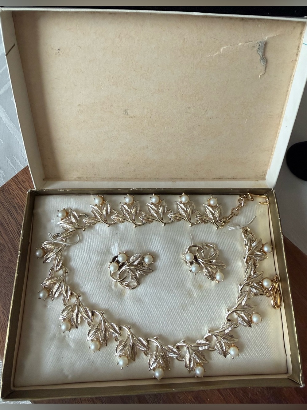 VTG Coro Gold Tone Necklace With Clip On Earrings Faux Pearl Floral Set With Box